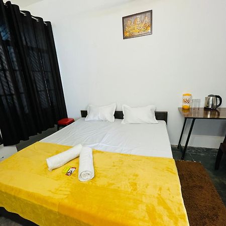 Shree Balaji Homestay Ayodhya ภายนอก รูปภาพ
